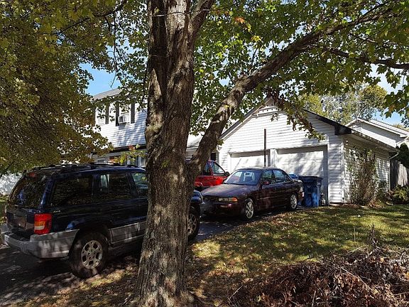 2nd image of 4422 Majestic Ln