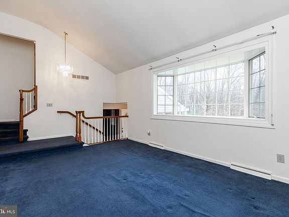 5th image of 2212 Jamaica Dr