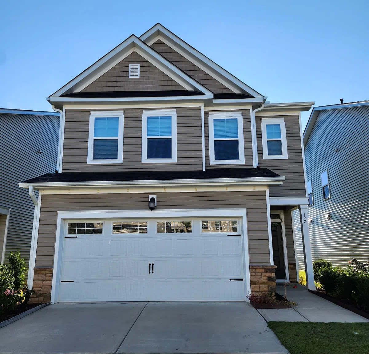 3 bed, 2.5 bath, 1967 sqft, $2,150 — Photo 1