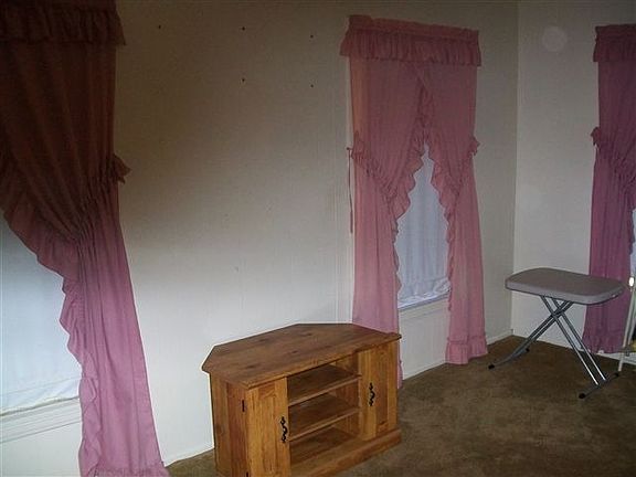 5th image of 3900 Hays Ave