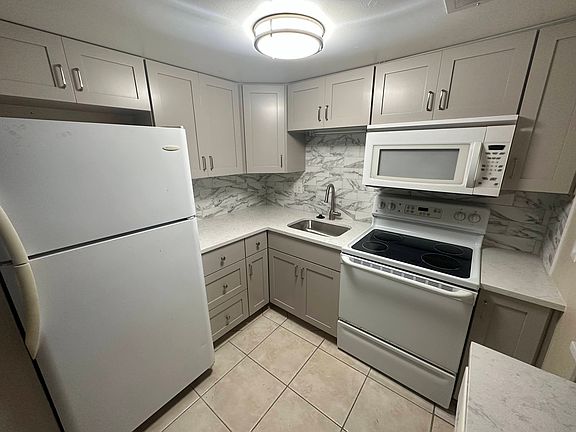 5th image of 8602 Champlain Ct Unit 88