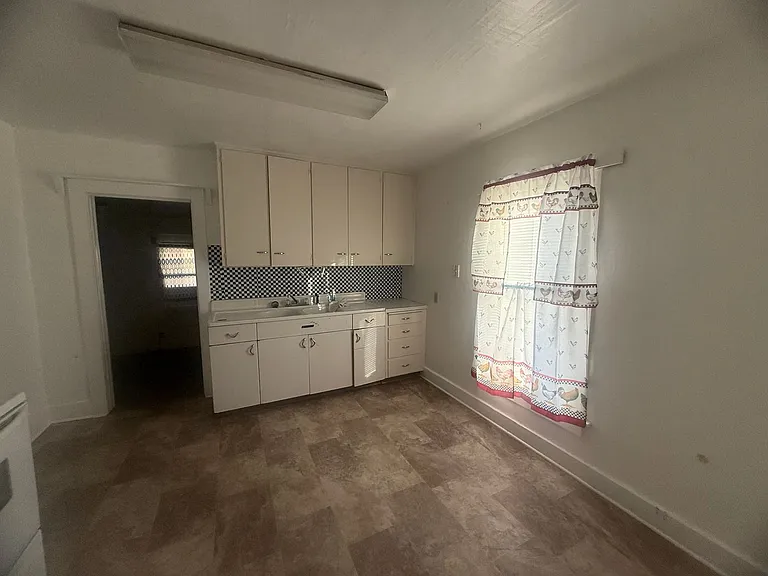 816 Meeker St — Photo 4