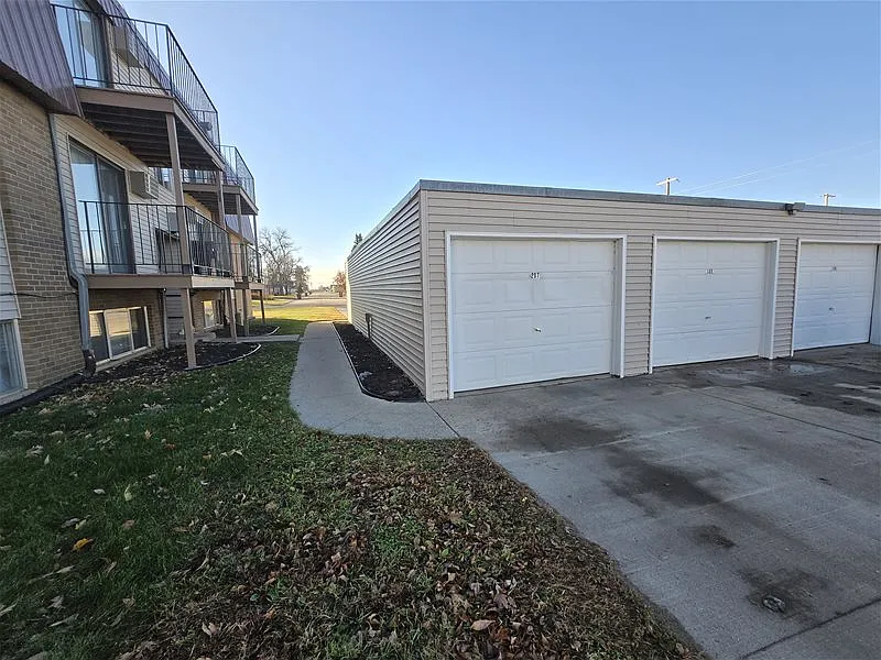 2 bed, 1.0 bath, 800 sqft, $850 — Photo 2