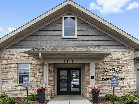 High Bluff Clubhouse