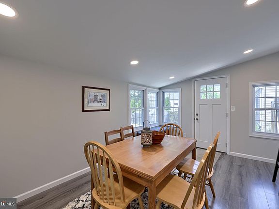 5th image of 1012 Allen St