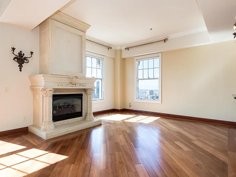 702 Ash St #1500 — Photo 7