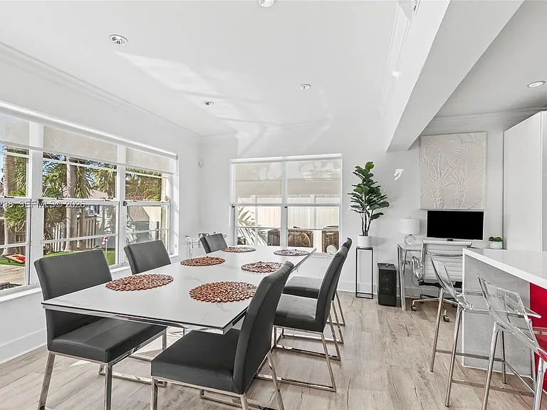 2207 NE 16th Ave — Photo 13