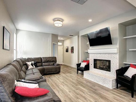 5th image of 209 Heartrose Ct