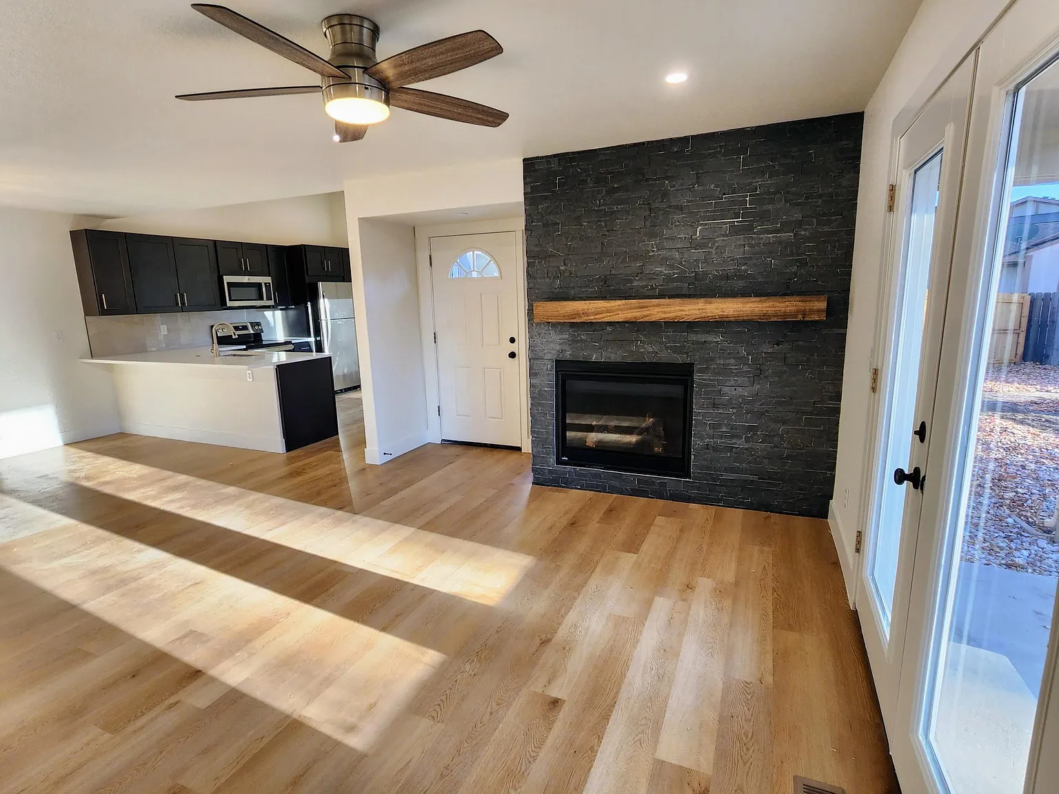 4 bed, 2150 sqft, $2,700 — Photo 4
