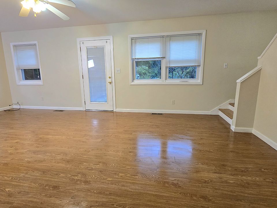 1st image of 589 Leyden Rd #A