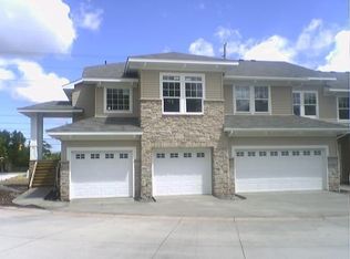201 Crescent Ridge Dr, Seven Hills, OH 44131