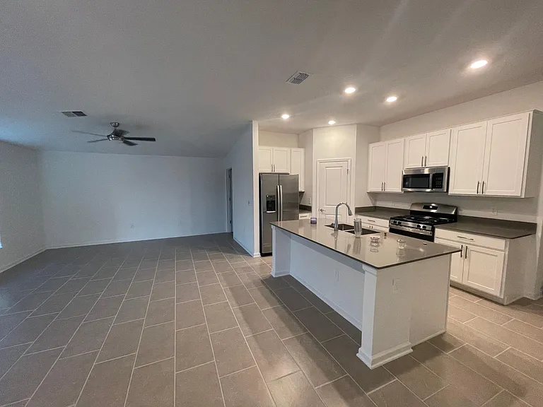 9368 Revere Ave — Photo 16