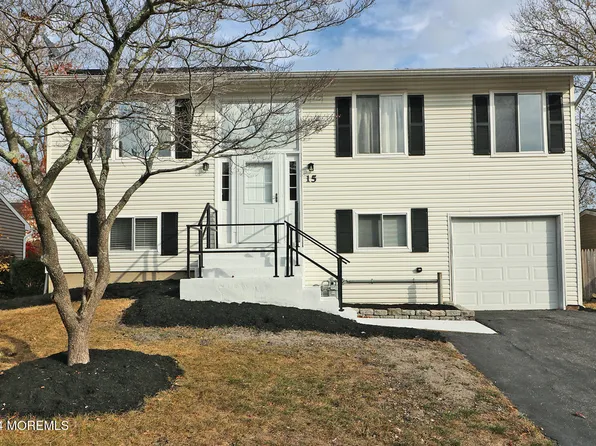 15 Commodore Court, Barnegat, NJ 08005