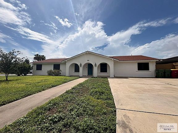 2nd image of 3 Crownridge Dr