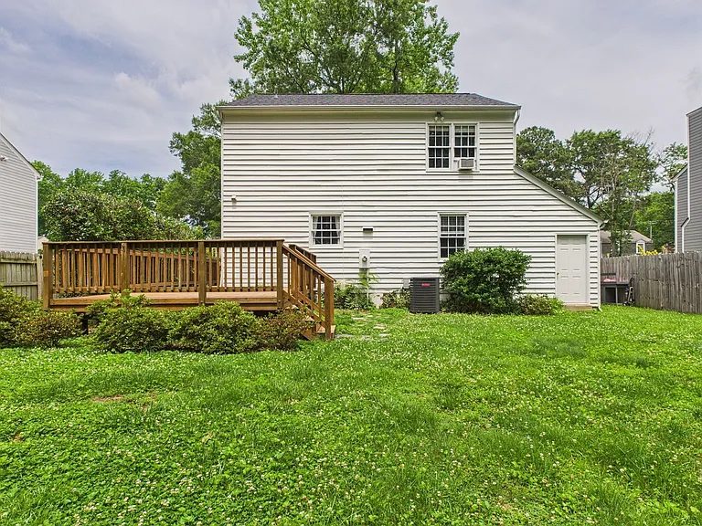 1917 Millsap Ln — Photo 24