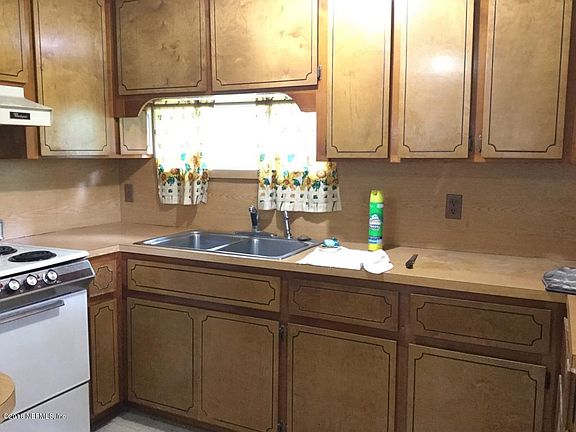 3rd image of 8821 Berry Ave