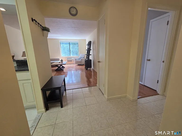 1525 E Putnam Ave #201 — Photo 9