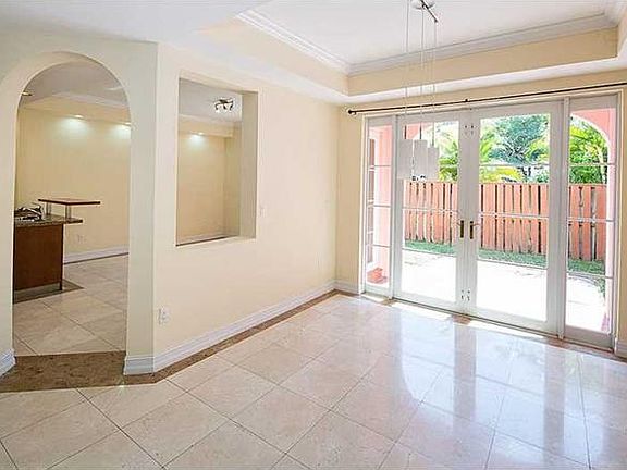 4th image of 18430 NE 30th Ct #18430