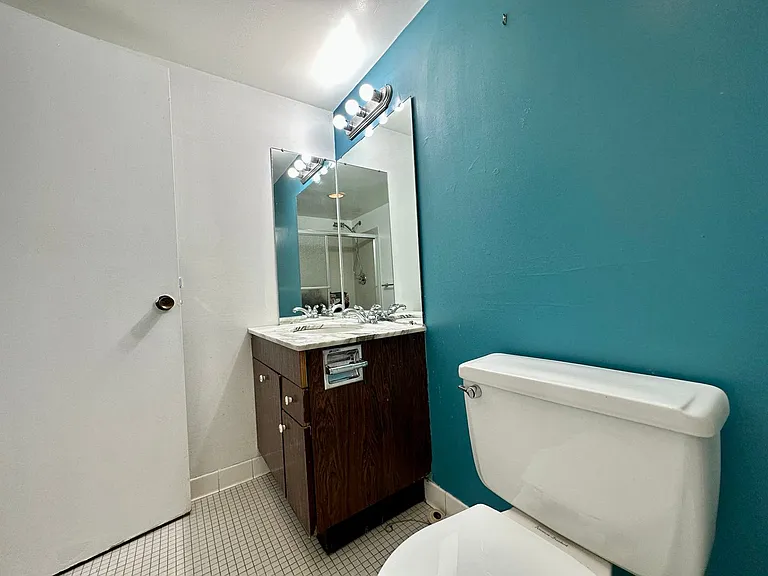 1 E University Pkwy #906 — Photo 17