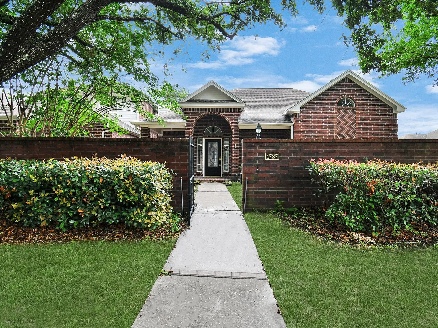 2 bed, 2.0 bath, 2142 sqft, $2,000 — Photo 2