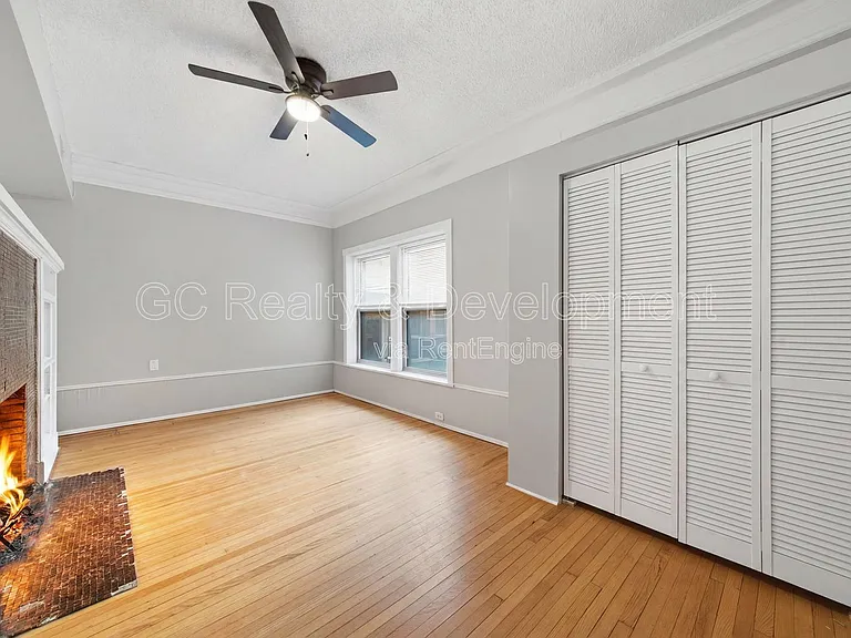 941 E Hyde Park Blvd #1 — Photo 3