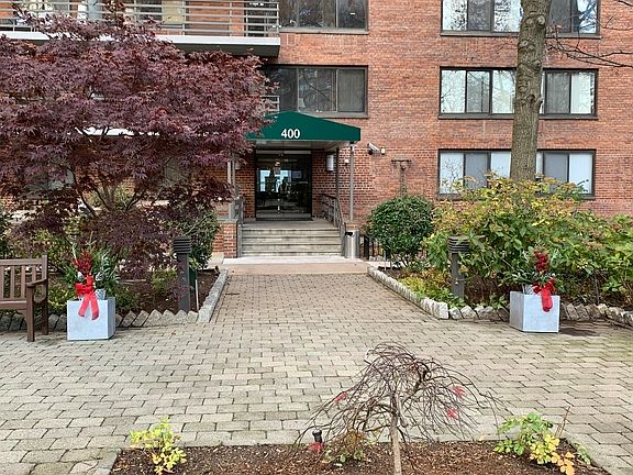 4th image of 400 Central Park W APT 18L