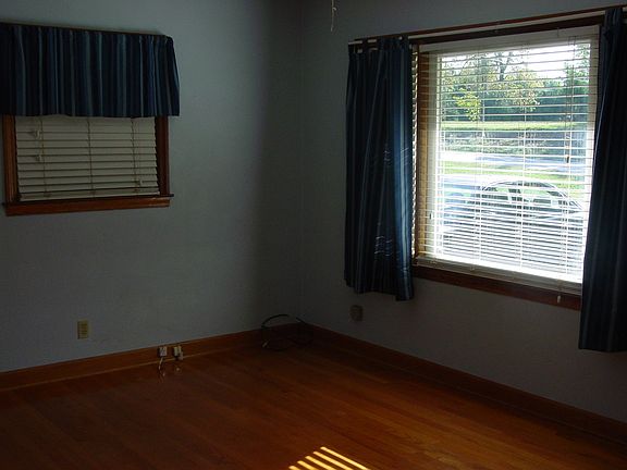 3rd image of 3065 Old Franklin Tpke