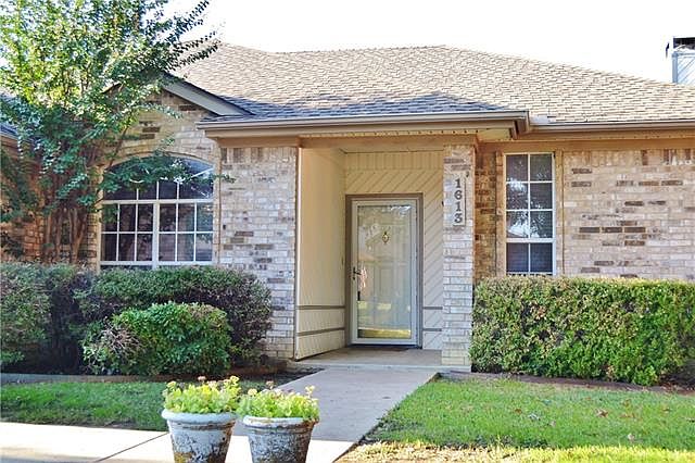 1st image of 1613 Oxford Dr