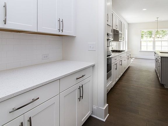 5th image of 204 Eden Hollow Ln
