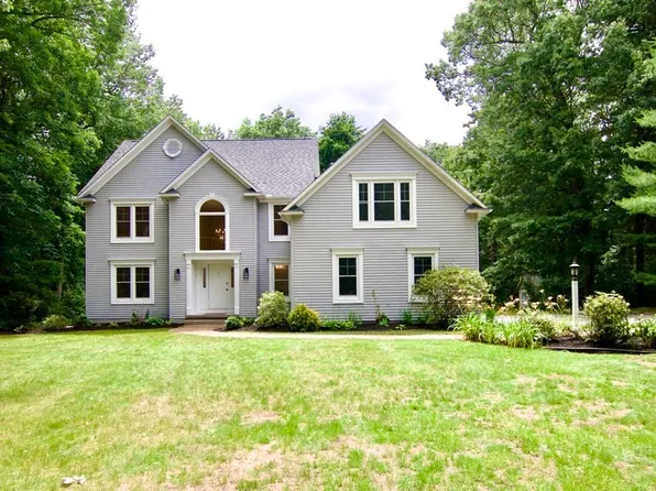 7 Surrey Ln, Wilbraham, MA 01095