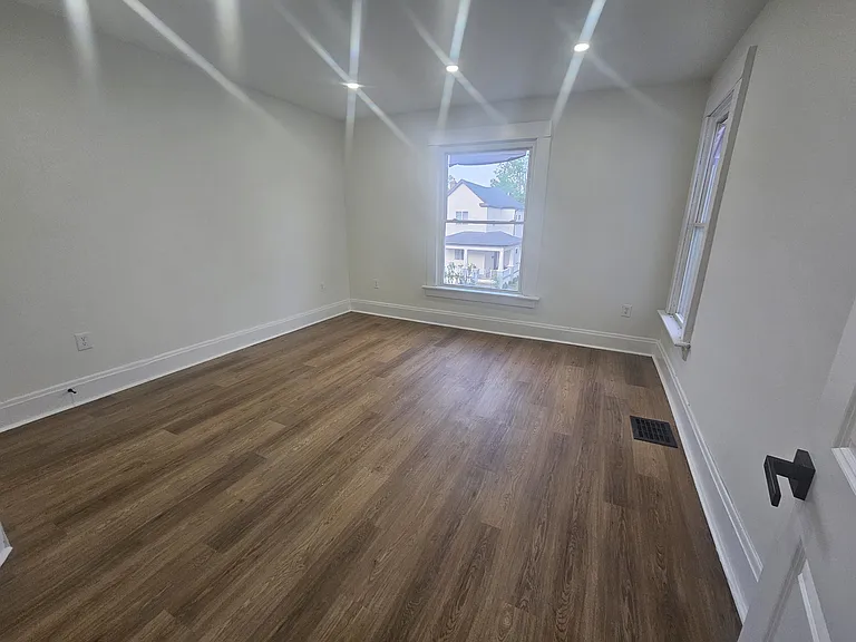 67 N Eureka Ave — Photo 6