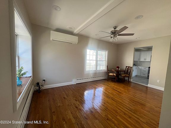 5th image of 109 Beacon Ave