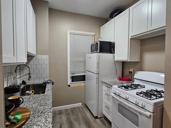 46 Bay St #3