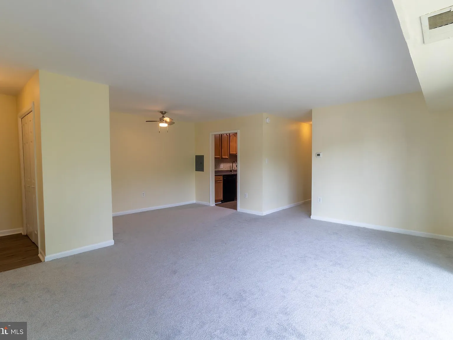 2 bed, 937 sqft, $1,675 — Photo 1
