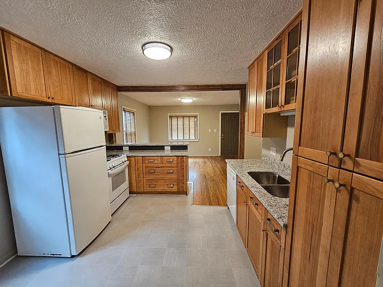 568 E Hudson Ave — Photo 13