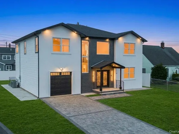 62 Haven Lane, Levittown, NY 11756