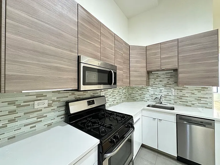 1160 N Lasalle St #2 — Photo 5