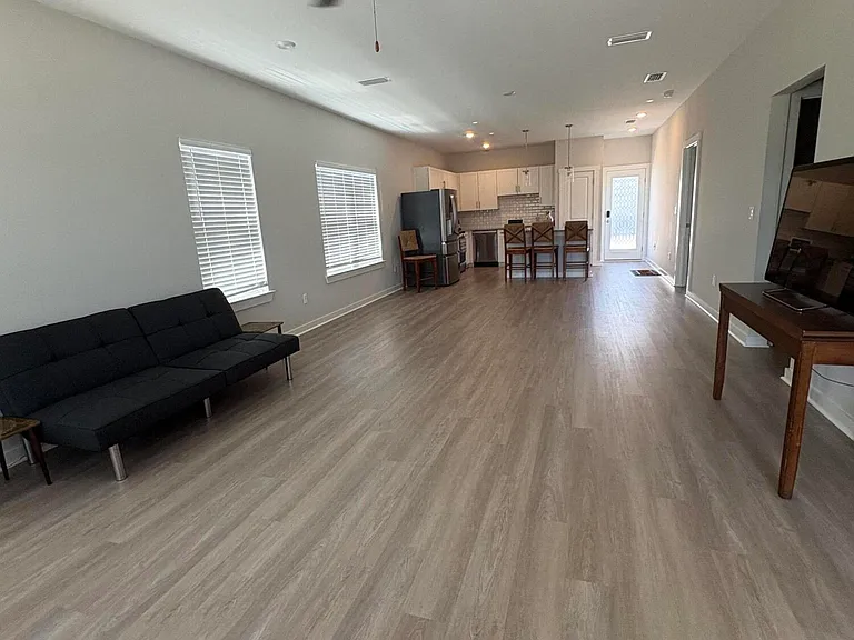 2413 Rushes Ave — Photo 3