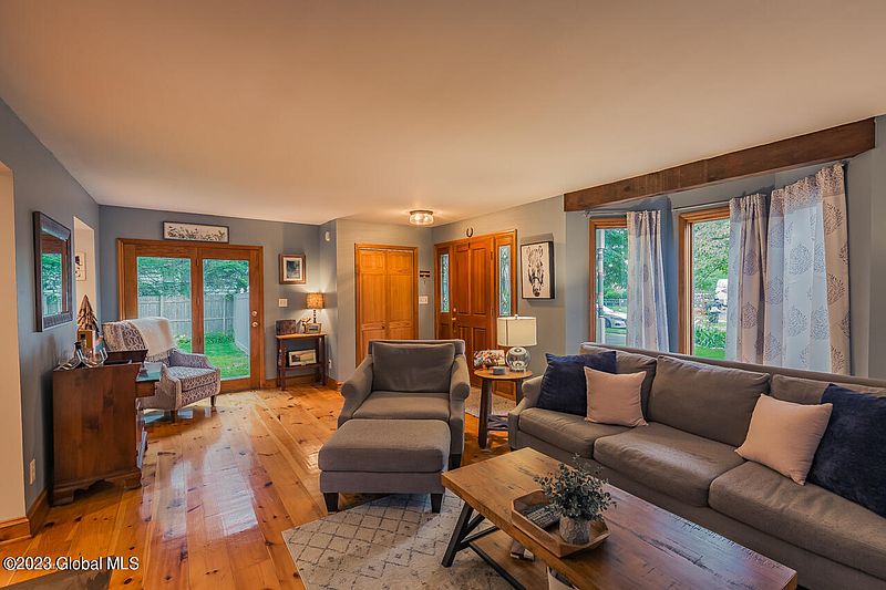 3rd image of 212 Swan Street