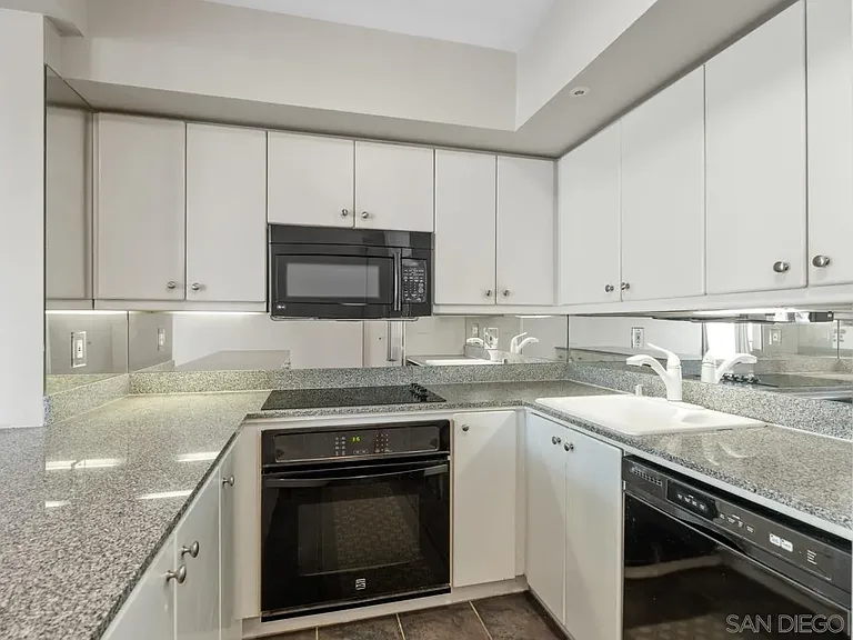 500 W Harbor Dr #714 — Photo 4