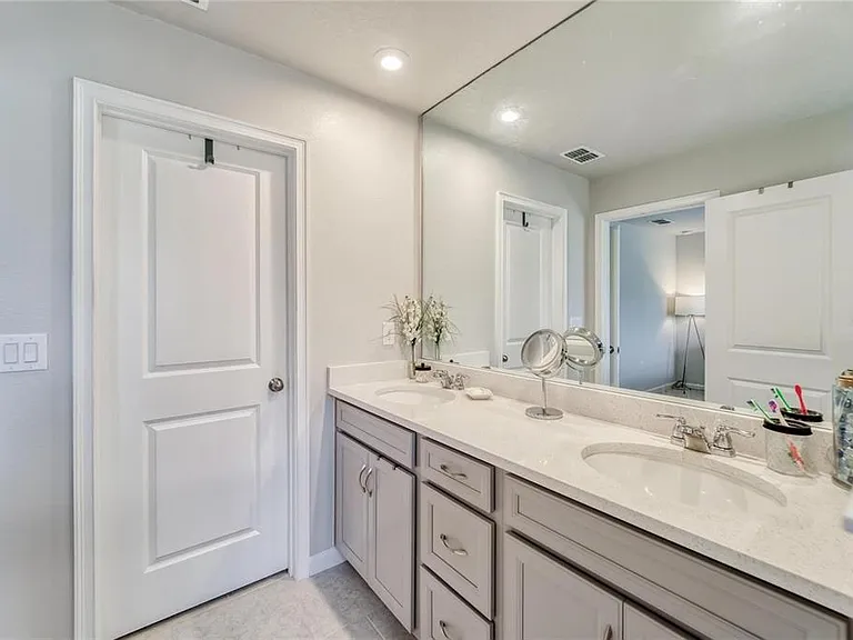 11540 Rolling Green Dr — Photo 23