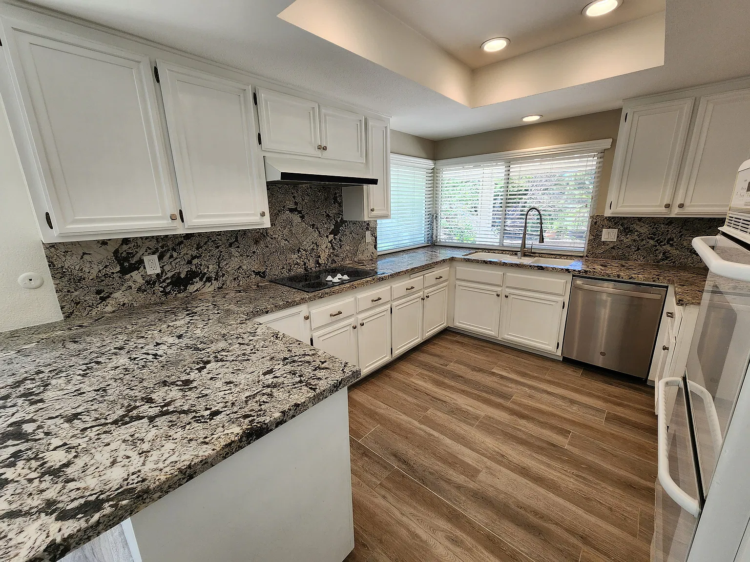 3 bed, 2000 sqft, $5,200 — Photo 4