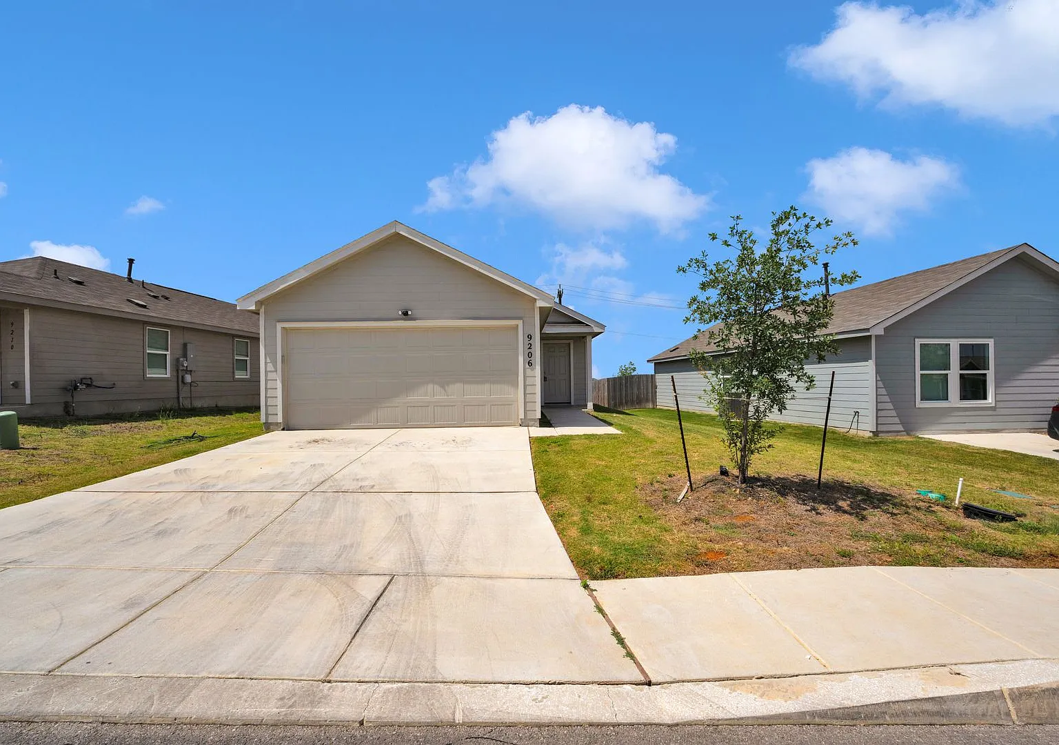 Beautiful Rental Home Located near 410 and Old Pearsall Rd. — Photo 2