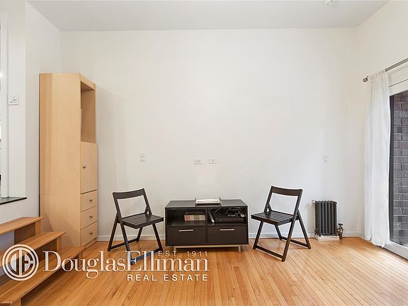 3rd image of 211 Thompson St APT 2B