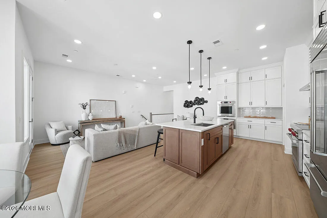 2 bed, 2.5 bath, $5,500 — Photo 3