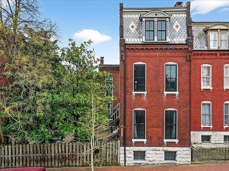 1010 Allen Ave — Photo 1