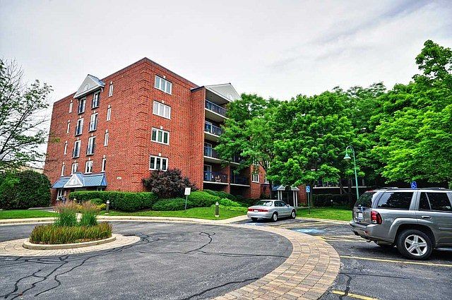 1st image of 6755 N Milwaukee Ave APT 309