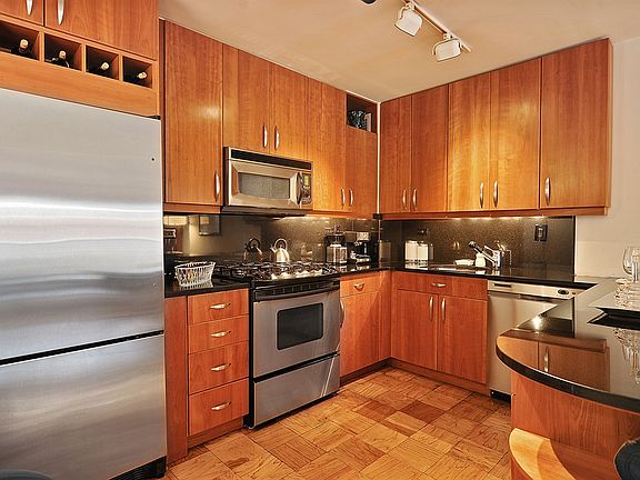 3rd image of 115 E 9th St APT 9E