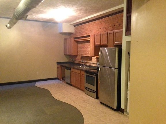 3rd image of 109 S Washington Sq APT B