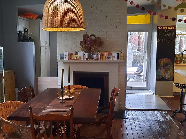 813 E Hutchinson Ave — Photo 4